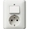 GIRA Standaard 55 Combinatie Schakelaar / Wandcontactdoos Zuiverwit Glans
